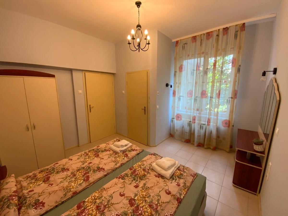 Apartemen 113 In With 2br And 2 Full Bath *